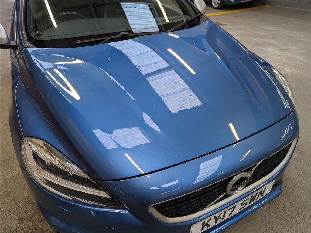 <p>2017 VOLVO V40 R-DESIGN PRO D4</p>