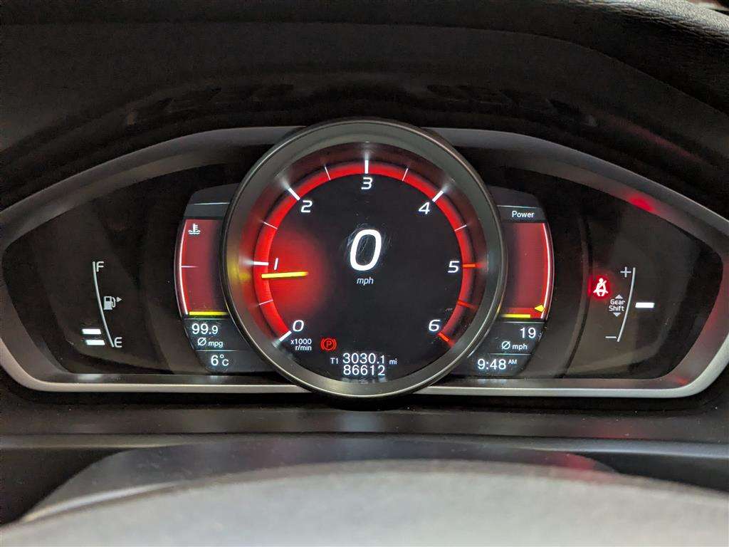 <p>2017 VOLVO V40 R-DESIGN PRO D4</p>