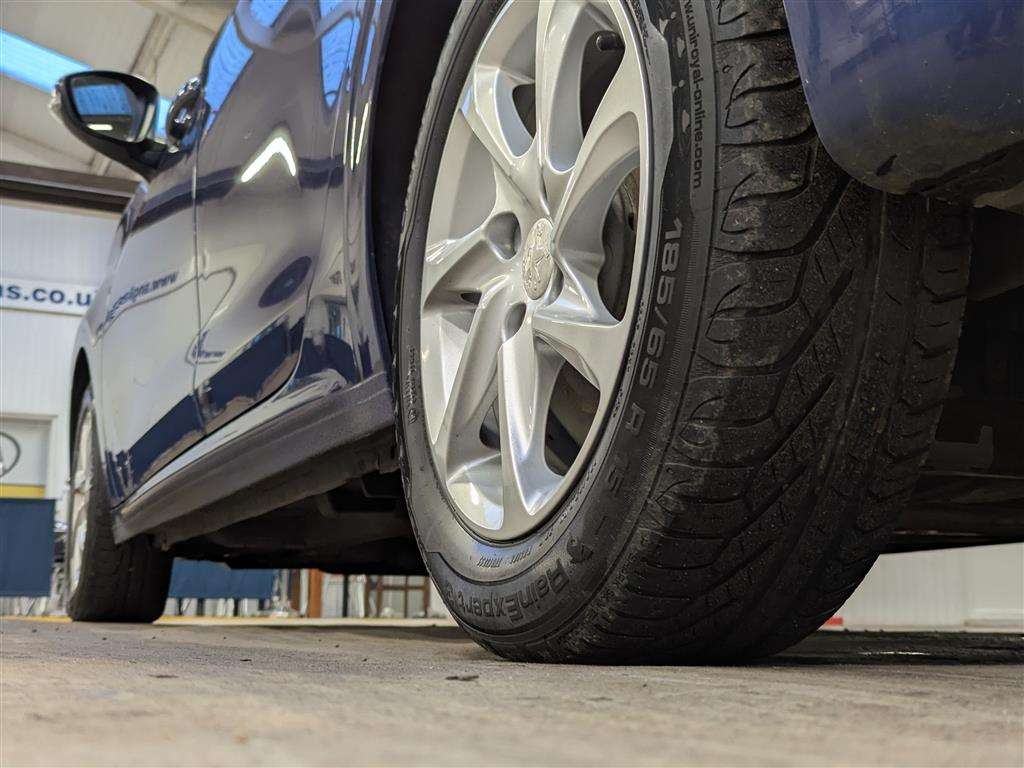 <p>2014 PEUGEOT 208 ACTIVE</p>