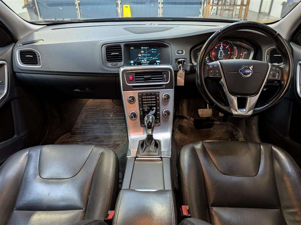 <p>2016 VOLVO V60 SE LUX NAV D4 AUTO</p>