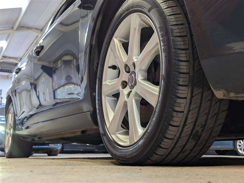 <p>2016 VOLVO V60 SE LUX NAV D4 AUTO</p>