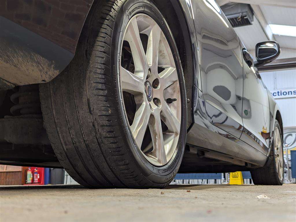 <p>2016 VOLVO V60 SE LUX NAV D4 AUTO</p>