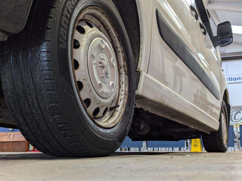 <p>2012 PEUGEOT EXPERT 1000 L1H1 ATV HDI</p>