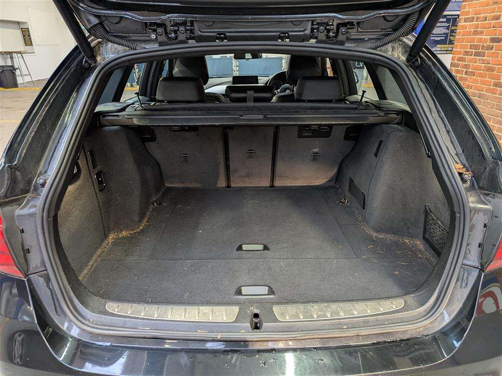 <p>2015 BMW 320D M SPORT AUTO</p>