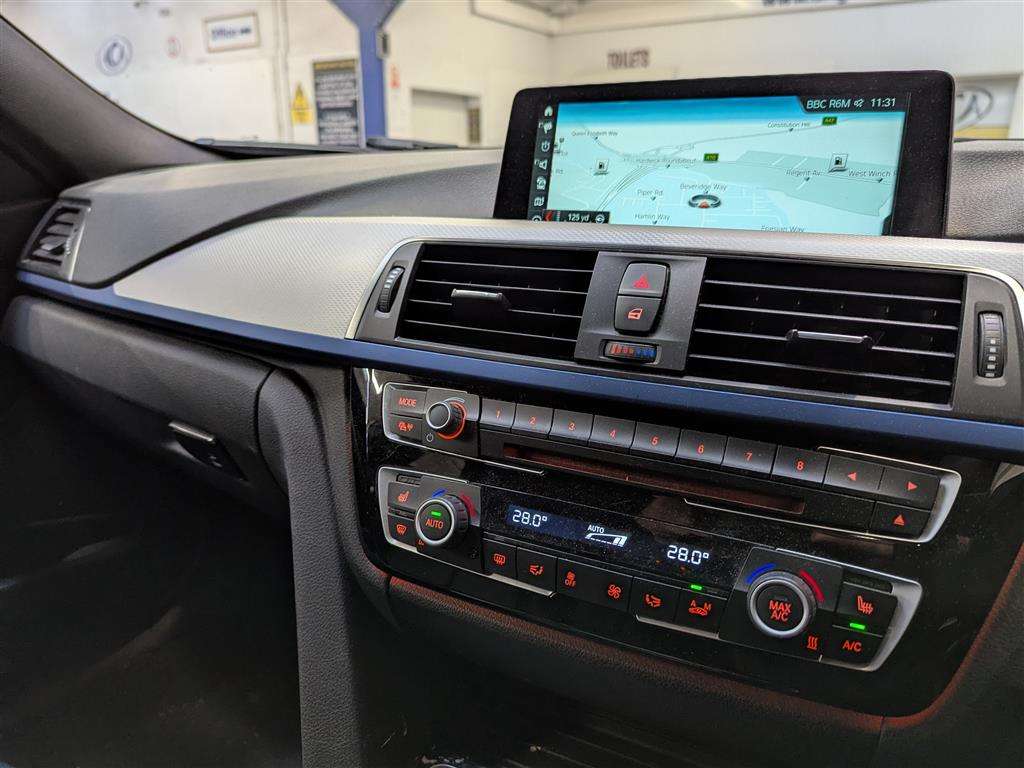 <p>2015 BMW 320D M SPORT AUTO</p>