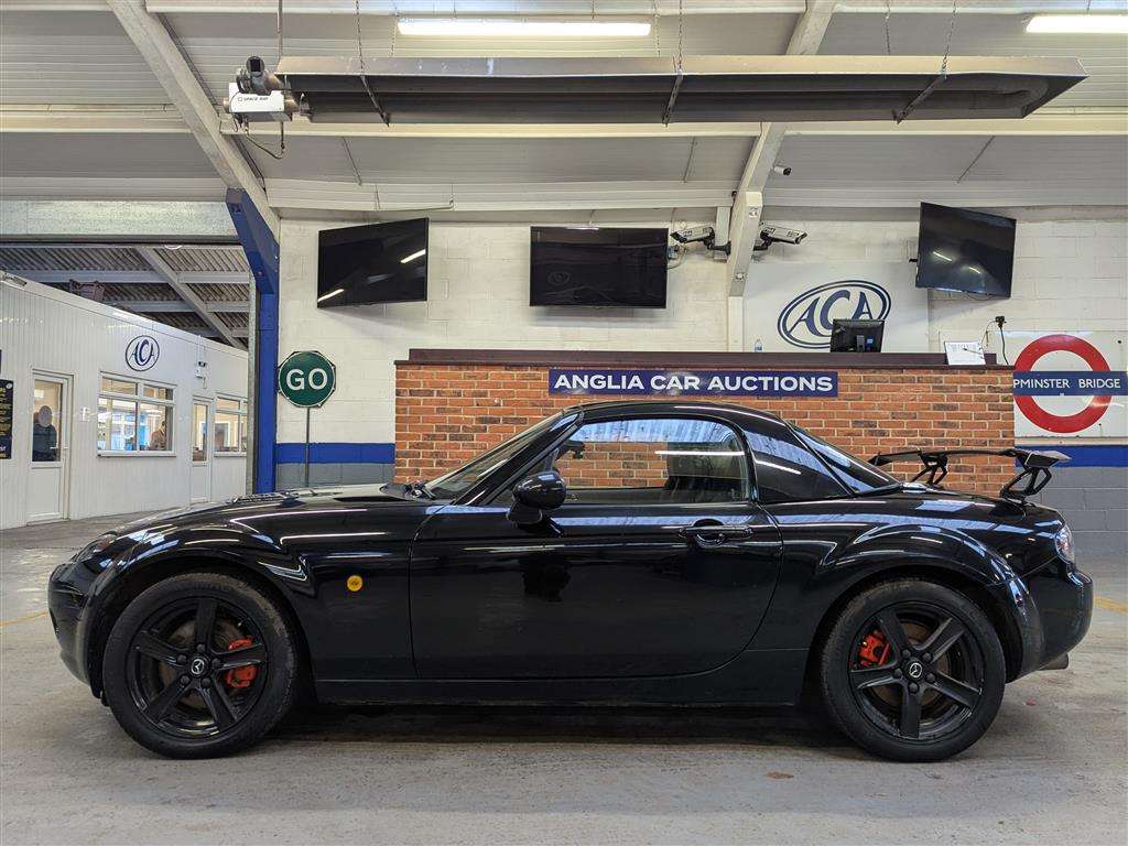 <p>2006 MAZDA MX-5</p>