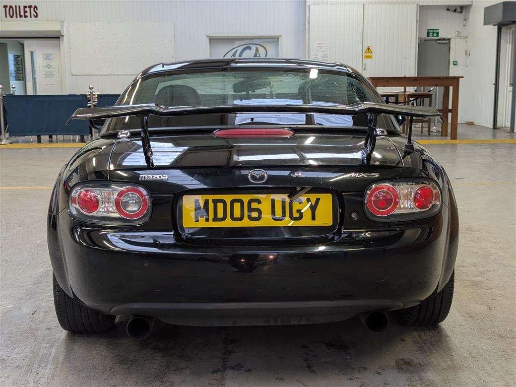 <p>2006 MAZDA MX-5</p>