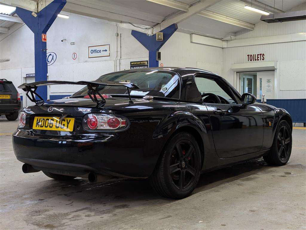 <p>2006 MAZDA MX-5</p>
