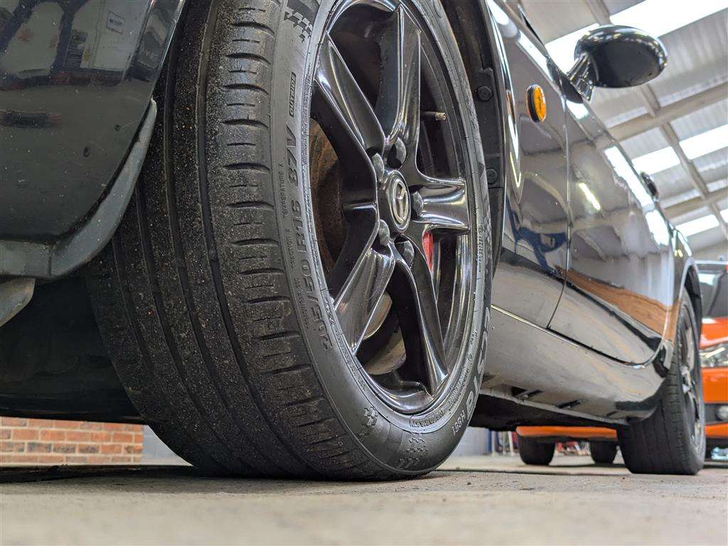 <p>2006 MAZDA MX-5</p>