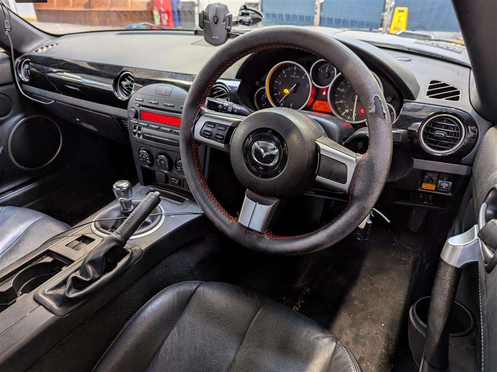 <p>2006 MAZDA MX-5</p>