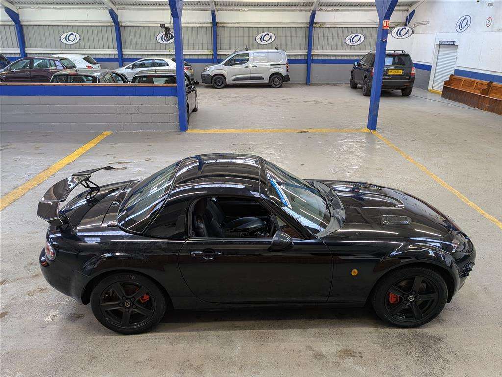 <p>2006 MAZDA MX-5</p>