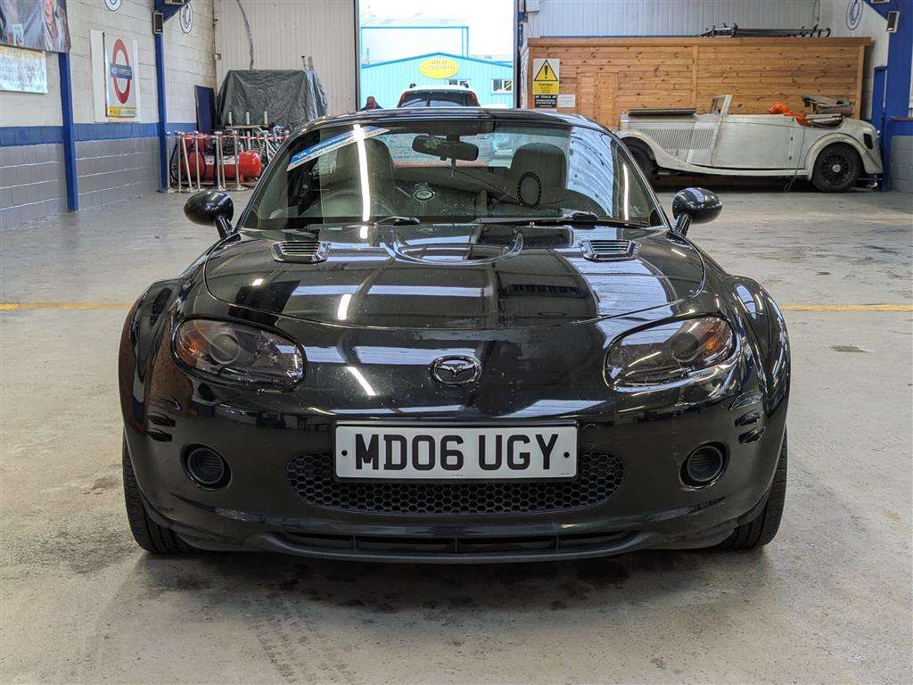 <p>2006 MAZDA MX-5</p>