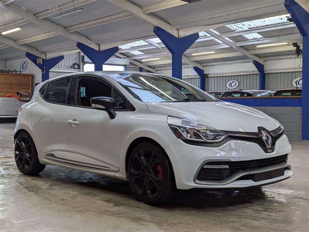 <p>2016 RENAULT CLIO RENAULTSPORT NAV LUX</p>