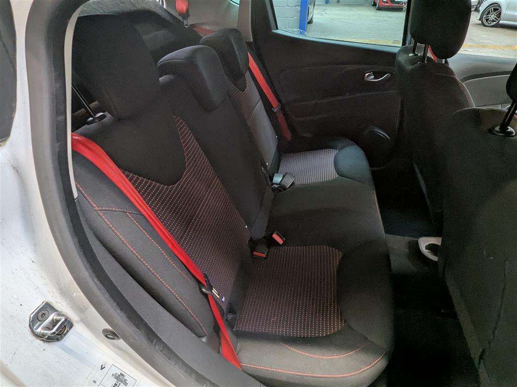 <p>2016 RENAULT CLIO RENAULTSPORT NAV LUX</p>