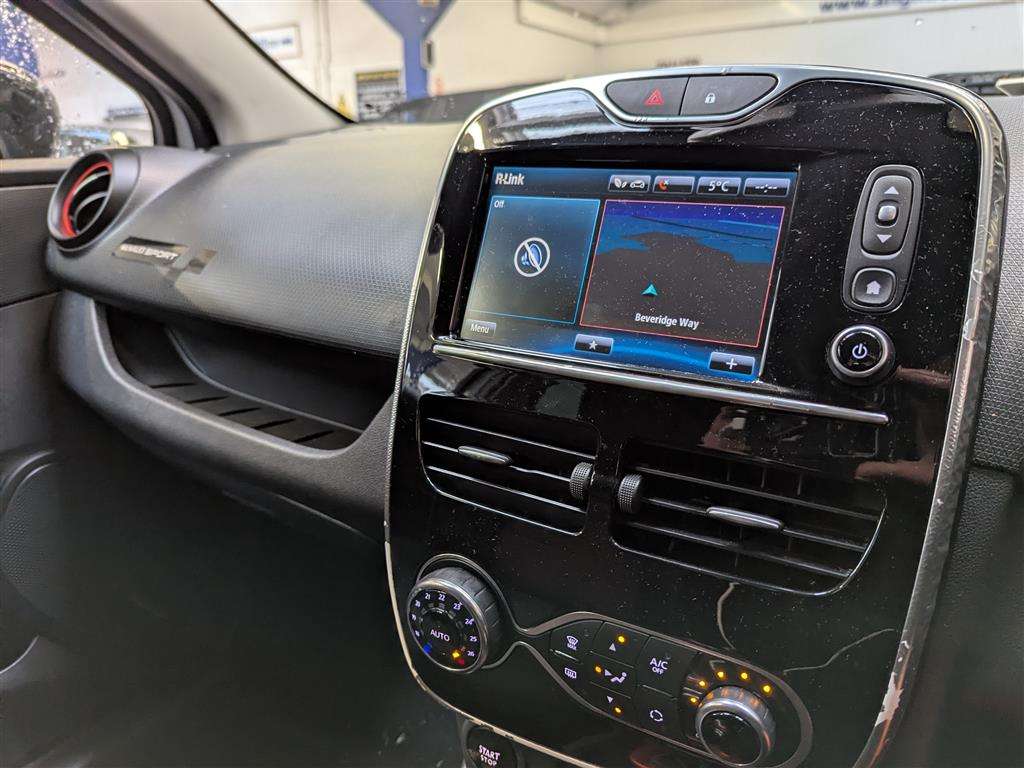 <p>2016 RENAULT CLIO RENAULTSPORT NAV LUX</p>