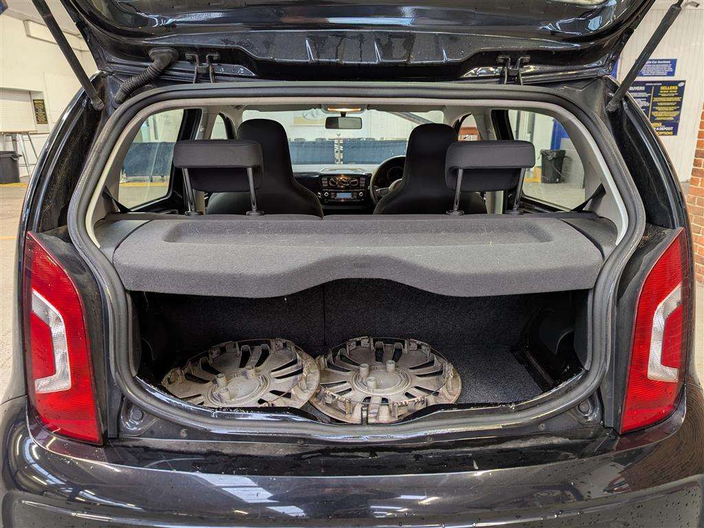 <p>2013 VOLKSWAGEN MOVE UP</p>