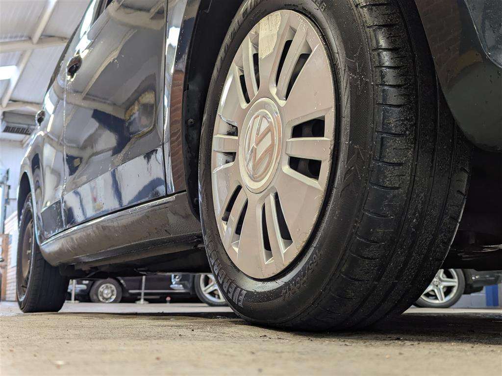 <p>2013 VOLKSWAGEN MOVE UP</p>