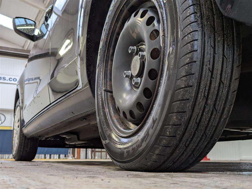 <p>2013 VOLKSWAGEN MOVE UP</p>