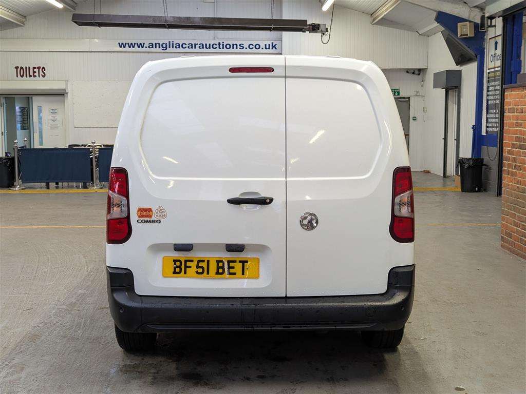 <p>2021 VAUXHALL COMBO 2300 DYNAMIC TD</p>