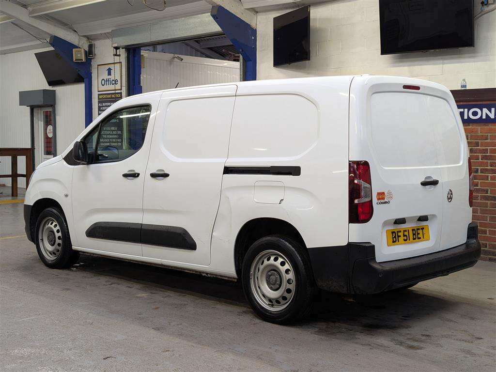 <p>2021 VAUXHALL COMBO 2300 DYNAMIC TD</p>