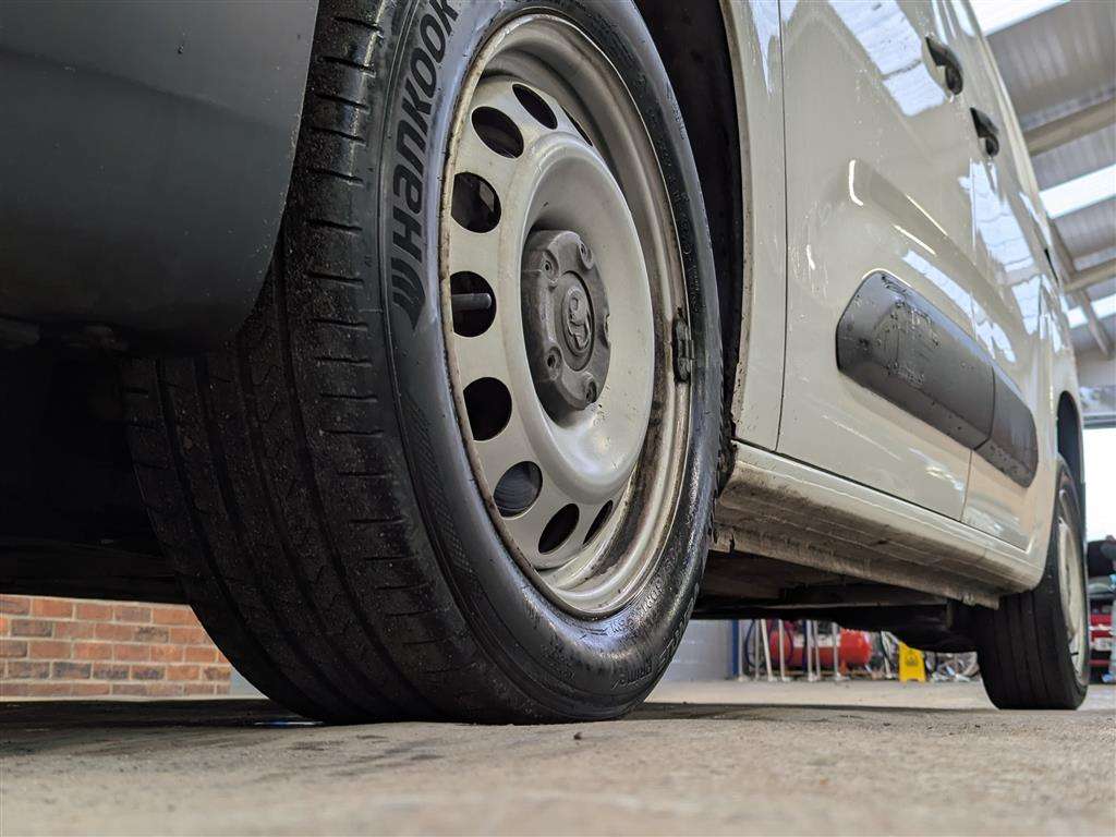 <p>2021 VAUXHALL COMBO 2300 DYNAMIC TD</p>