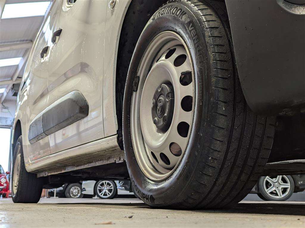 <p>2021 VAUXHALL COMBO 2300 DYNAMIC TD</p>