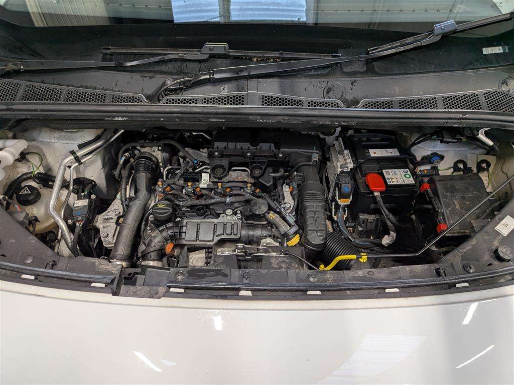 <p>2021 VAUXHALL COMBO 2300 DYNAMIC TD</p>