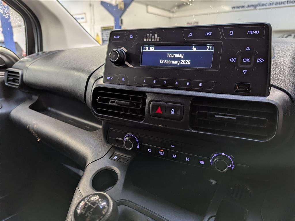 <p>2021 VAUXHALL COMBO 2300 DYNAMIC TD</p>