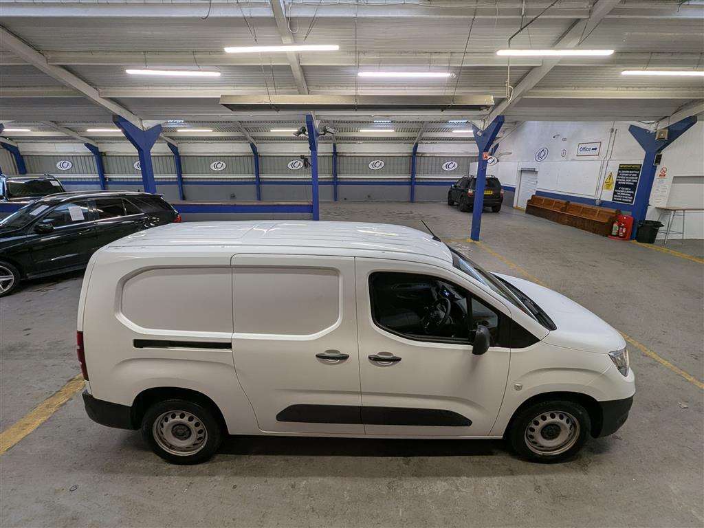 <p>2021 VAUXHALL COMBO 2300 DYNAMIC TD</p>