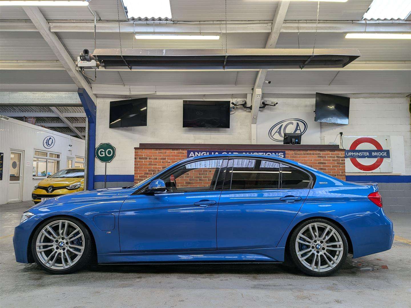 <p>2017 BMW 330E M SPORT AUTO</p>