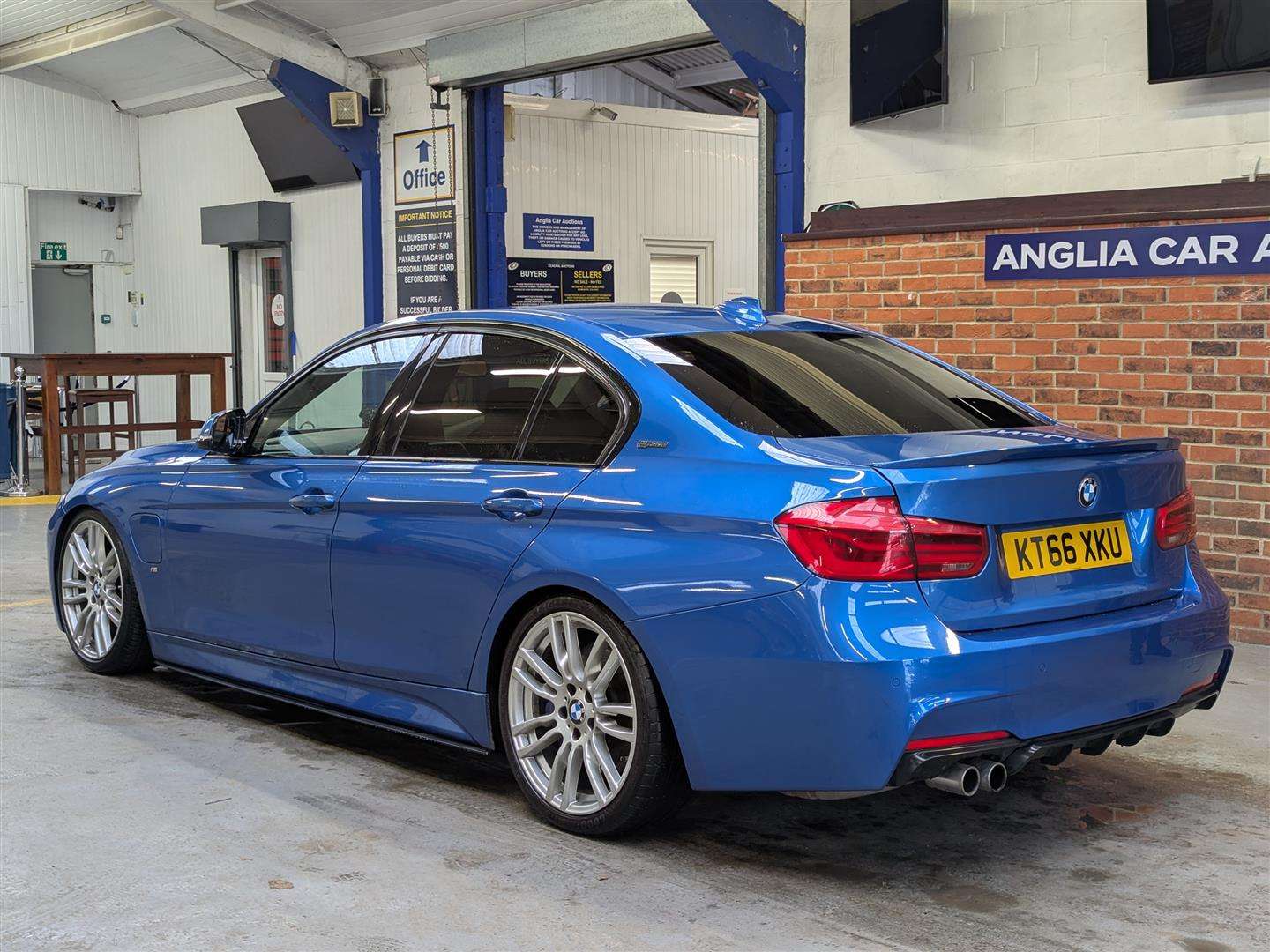 <p>2017 BMW 330E M SPORT AUTO</p>