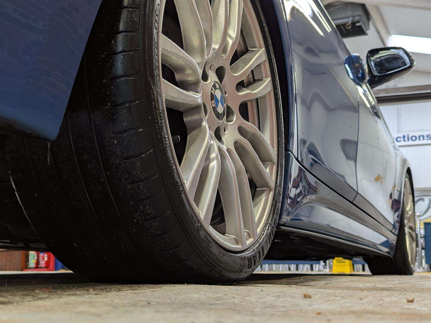 <p>2017 BMW 330E M SPORT AUTO</p>