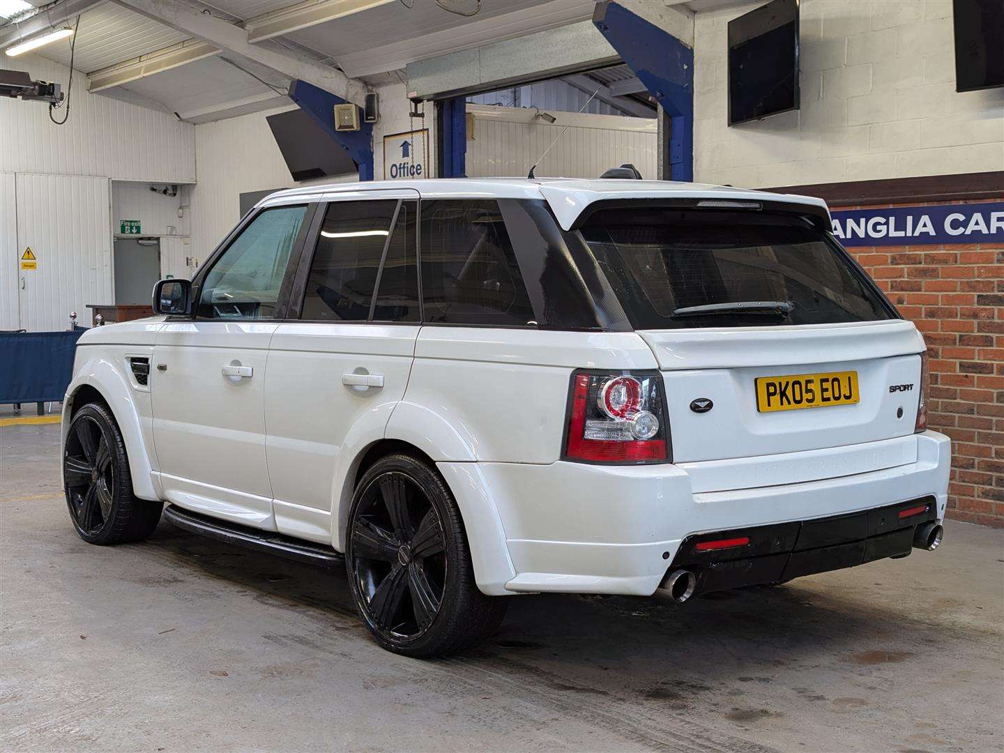 <p>2005 LAND ROVER RANGEROVER SPT TDV6 HSE A</p>