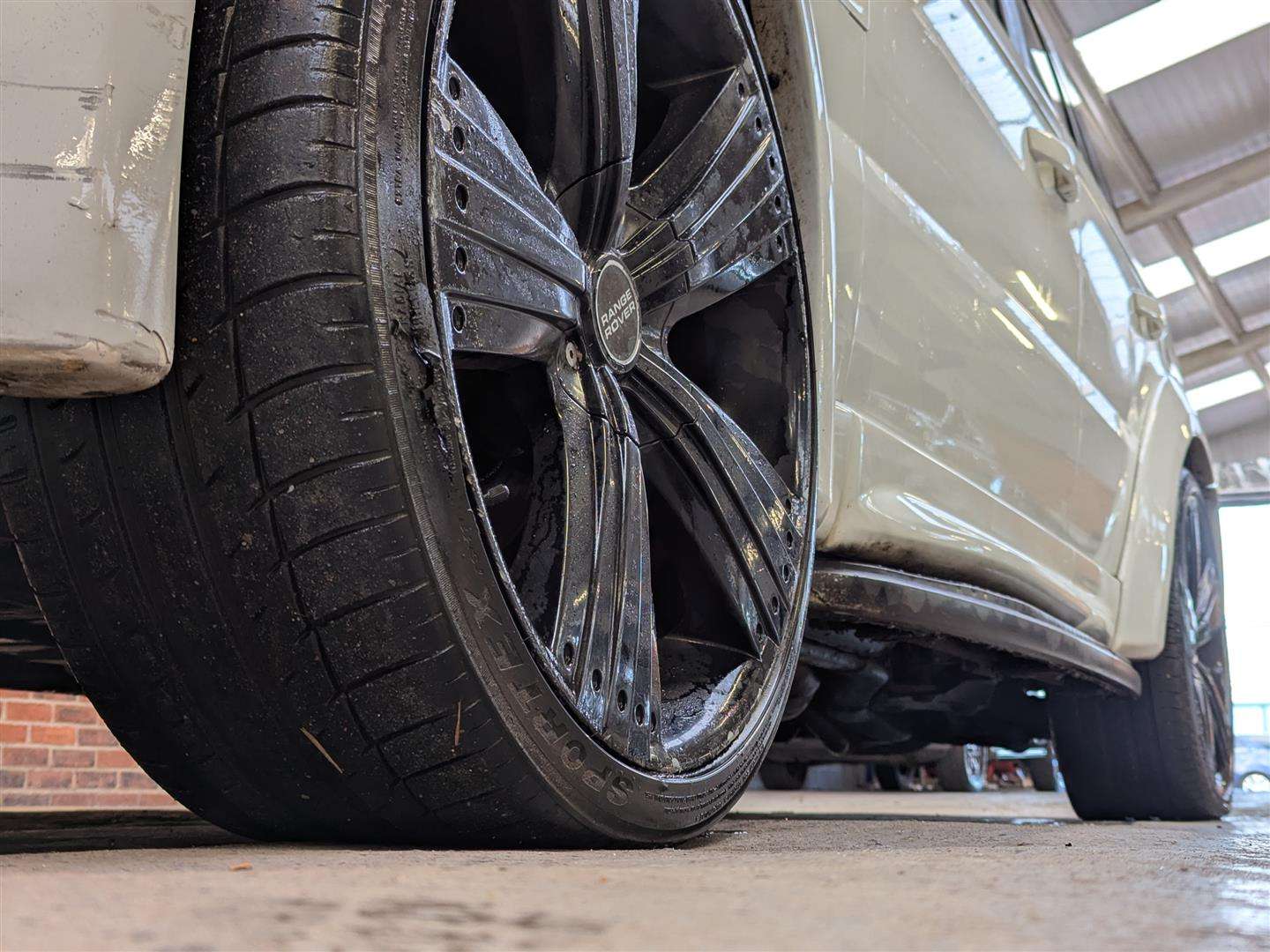 <p>2005 LAND ROVER RANGEROVER SPT TDV6 HSE A</p>