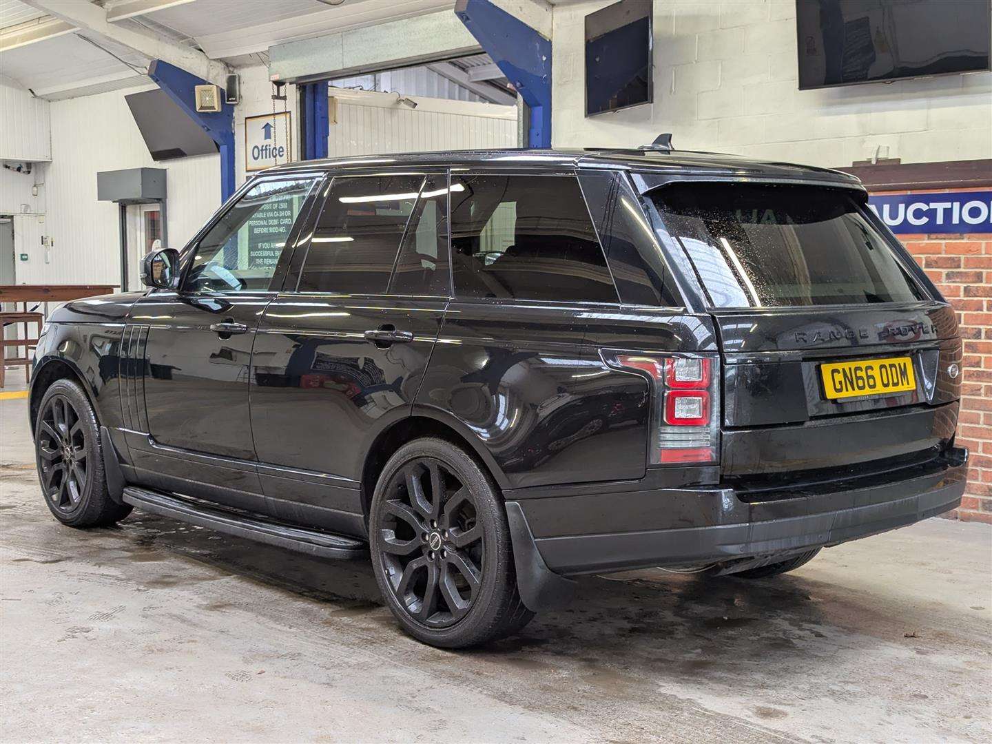 <p>2016 LAND ROVER RANGE ROVER VOGUE TDV6 AU</p>