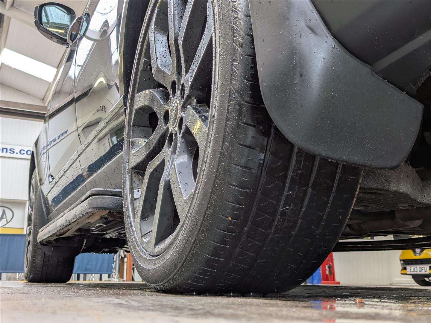 <p>2016 LAND ROVER RANGE ROVER VOGUE TDV6 AU</p>