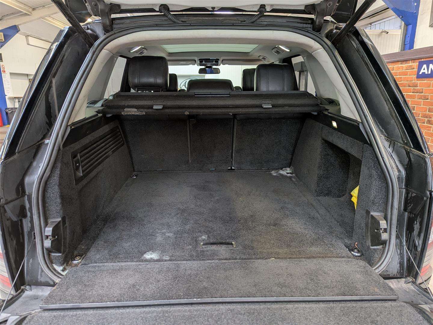 <p>2016 LAND ROVER RANGE ROVER VOGUE TDV6 AU</p>