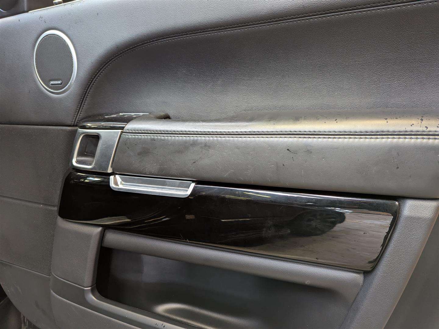 <p>2016 LAND ROVER RANGE ROVER VOGUE TDV6 AU</p>