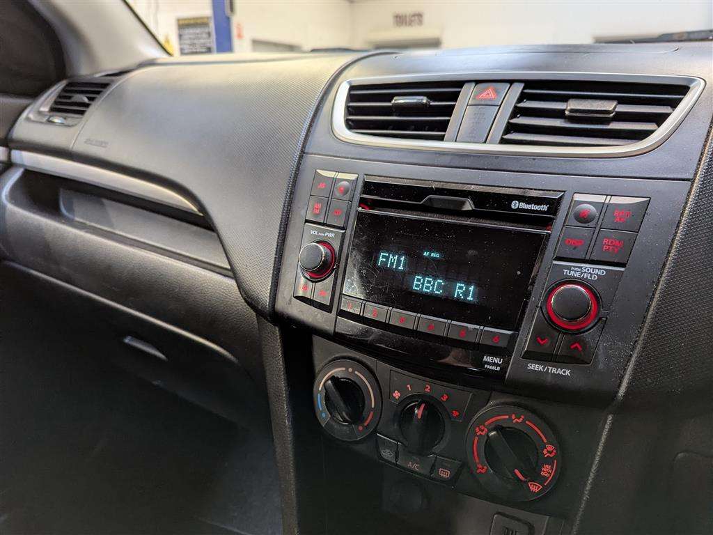 <p>2014 SUZUKI SWIFT SZ3</p>