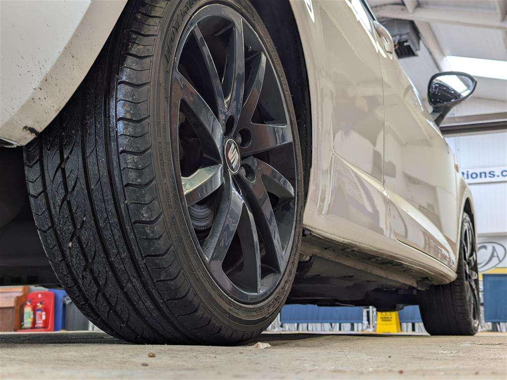 <p>2014 SEAT IBIZA FR TSI</p>