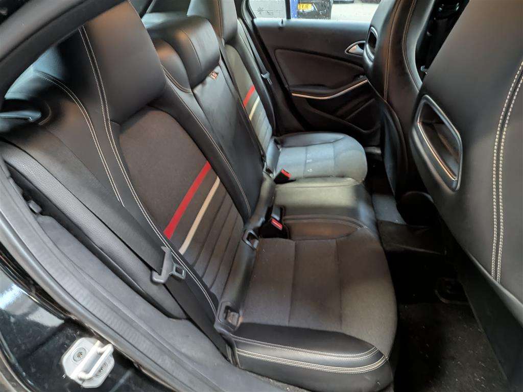 <p>2013 MERCEDES-BENZ A180 BLUEEFFICIENCY SE CD</p>