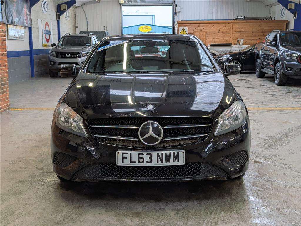 <p>2013 MERCEDES-BENZ A180 BLUEEFFICIENCY SE CD</p>
