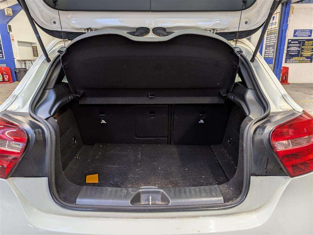 <p>2014 MERCEDES-BENZ A180 SE ECO CDI</p>