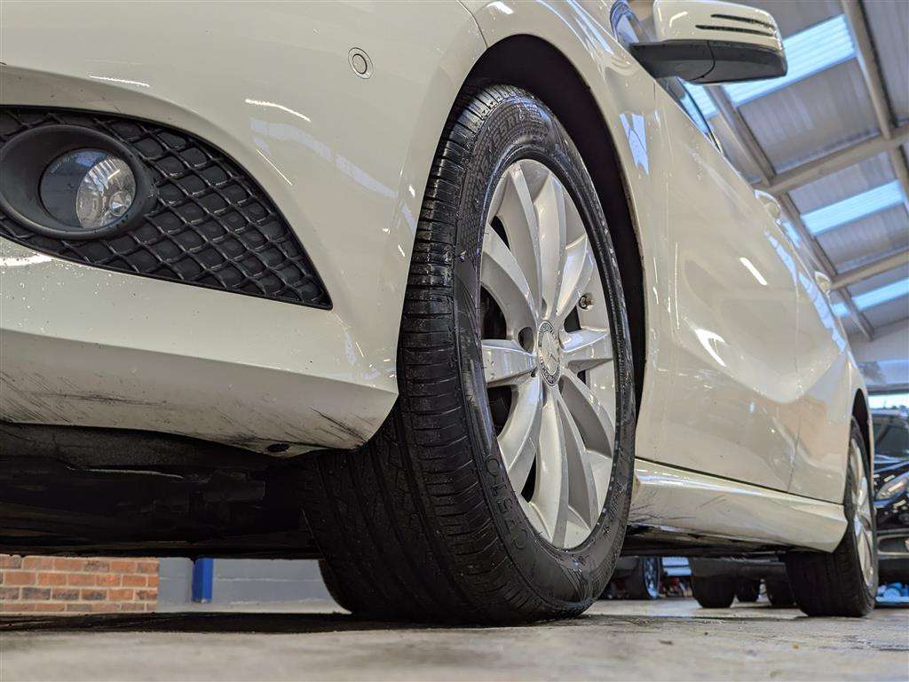 <p>2014 MERCEDES-BENZ A180 SE ECO CDI</p>