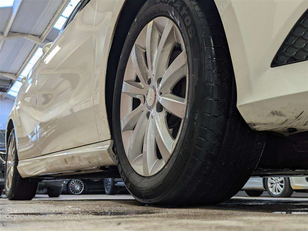 <p>2014 MERCEDES-BENZ A180 SE ECO CDI</p>