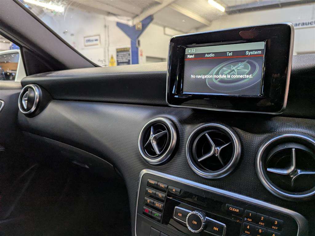 <p>2014 MERCEDES-BENZ A180 SE ECO CDI</p>