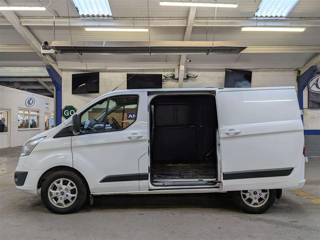 <p>2014 FORD TRANSIT CUSTOM 270 LTD E-</p>
