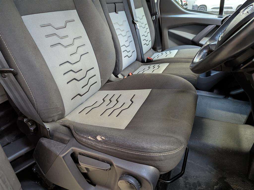 <p>2014 FORD TRANSIT CUSTOM 270 LTD E-</p>