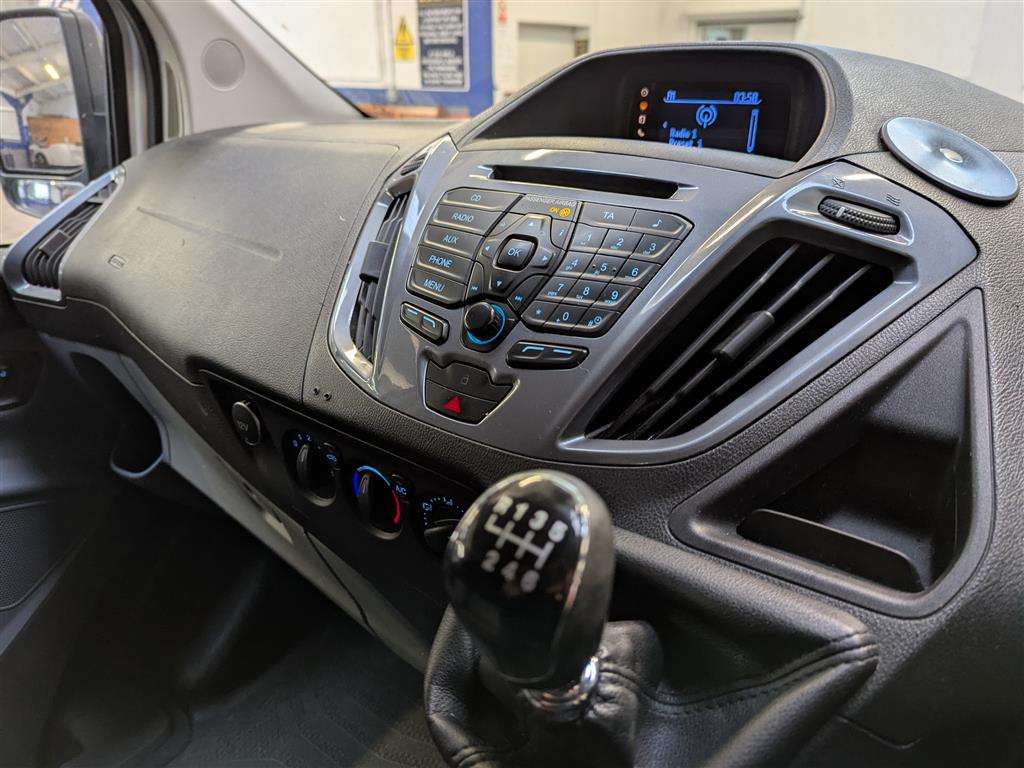 <p>2014 FORD TRANSIT CUSTOM 270 LTD E-</p>