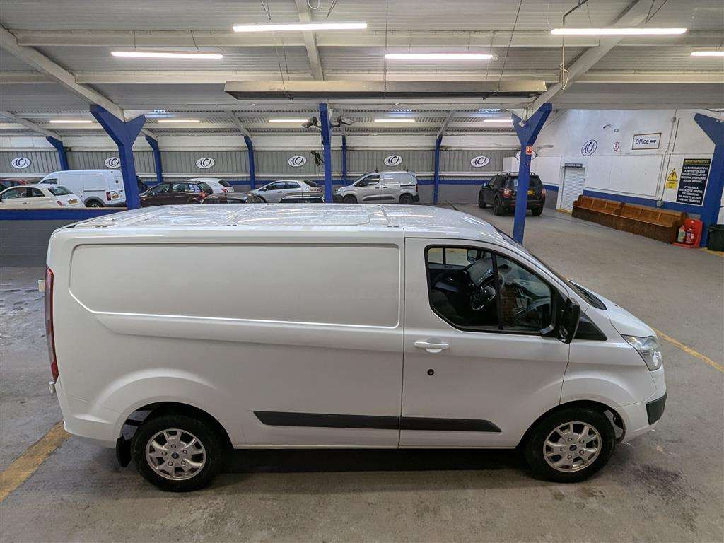 <p>2014 FORD TRANSIT CUSTOM 270 LTD E-</p>